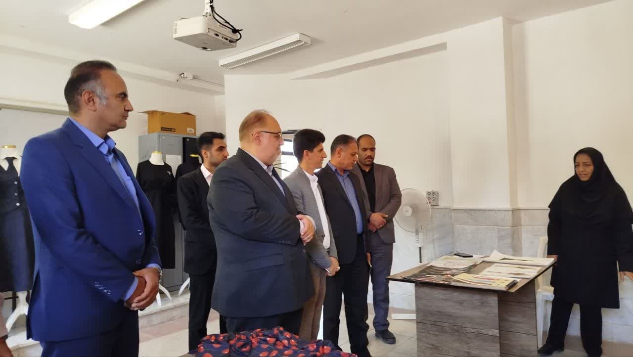 مشاور و نماینده ویژه مقام عالی وزیر آموزش و پرورش از مدارس شهرستان سامان بازدید کرد. مشاور و نماینده ویژه مقام عالی وزیر آموزش و پرورش از مدارس شهرستان سامان بازدید کرد.