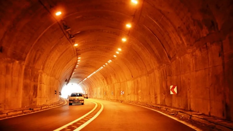 بازگشایی یکطرفه تونل گردنه رخ در مسیر رفت ( شهرکرد به سمت اصفهان) بازگشایی یکطرفه تونل گردنه رخ در مسیر رفت ( شهرکرد به سمت اصفهان)