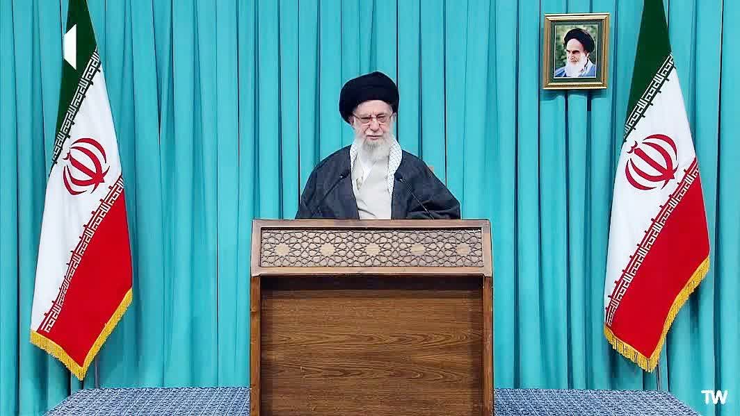 رهبر انقلاب در سخنرانی تلویزیونی خطاب به ملّت ایران / اول مهر 1404 رهبر انقلاب در سخنرانی تلویزیونی خطاب به ملّت ایران / اول مهر 1404