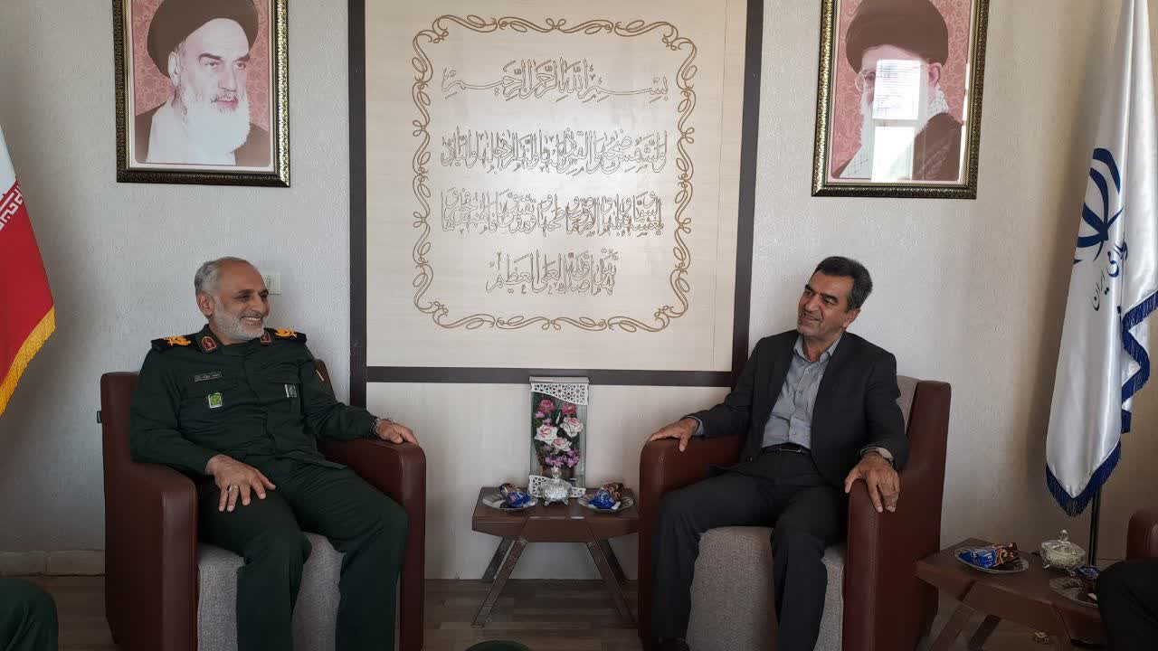 دیدار سردارحجتالله صالحنژاد فرمانده تیپ ۴۴ قمربنیهاشم(ع) با فرماندار شهرستان شهرکرد دیدار سردارحجتالله صالحنژاد فرمانده تیپ ۴۴ قمربنیهاشم(ع) با فرماندار شهرستان شهرکرد