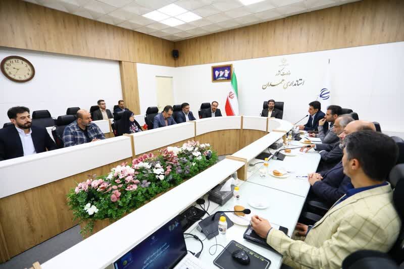 استاندار همدان: ارتقای فرهنگ رسانهای، سرمایهگذاری جدی برای رشد اجتماعی است استاندار همدان: ارتقای فرهنگ رسانهای، سرمایهگذاری جدی برای رشد اجتماعی است