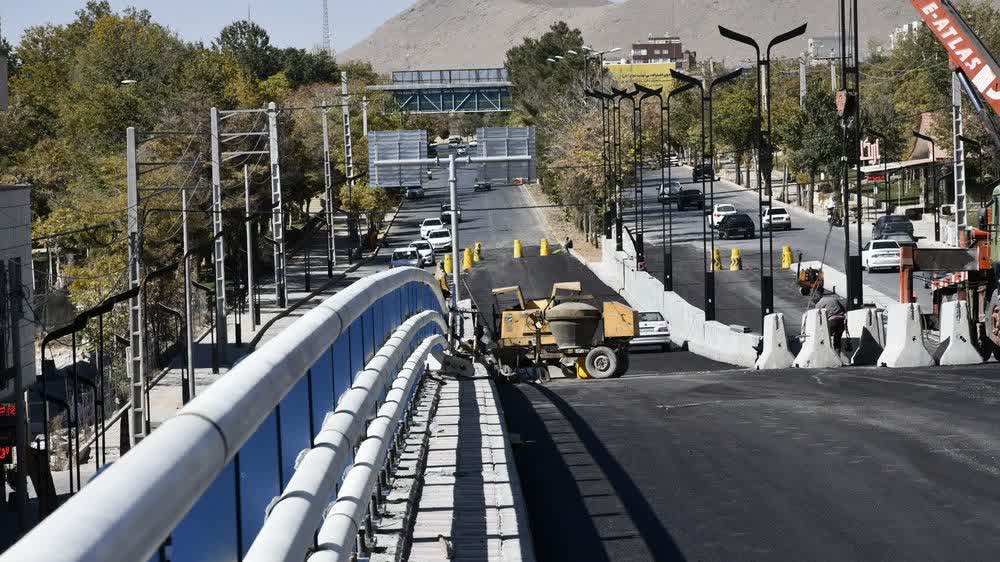 فرش آسفالت بر مسیر خدمت پهن شد فرش آسفالت بر مسیر خدمت پهن شد