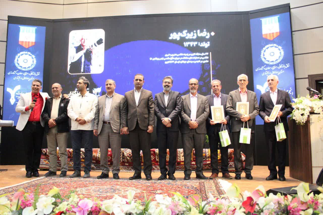 آیین باشکوه تجلیل از طلایه‌داران قلم و تصویر در چهارمحال و بختیاری + تصاویر