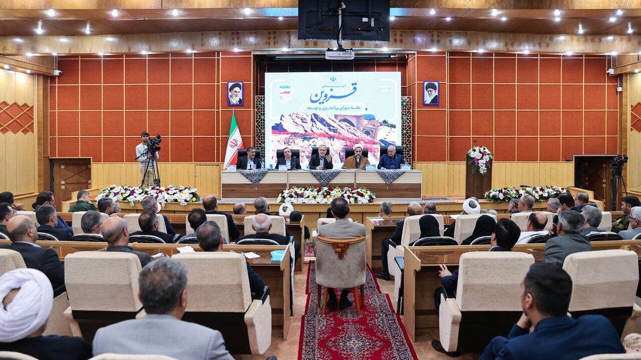 پزشکیان: مسئله حجاب و عفاف نباید به ابزاری برای منازعه بدل شود پزشکیان: مسئله حجاب و عفاف نباید به ابزاری برای منازعه بدل شود