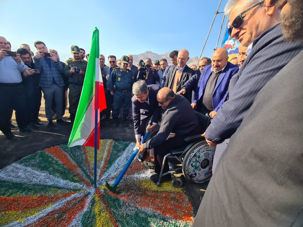 کلنگزنی نیروگاه خورشیدی ۲.۵ مگاواتی باغبادران با سرمایهگذاری قهرمان پارالمپیک کلنگزنی نیروگاه خورشیدی ۲.۵ مگاواتی باغبادران با سرمایهگذاری قهرمان پارالمپیک