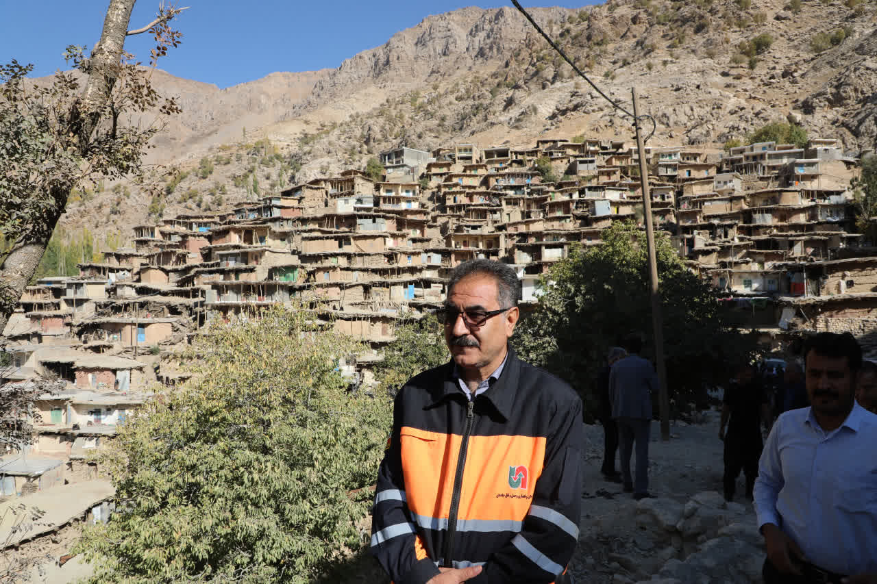 مرد میدان بودن یعنی : در مسیر خدمت، بیوقفه و بیادعا مرد میدان بودن یعنی : در مسیر خدمت، بیوقفه و بیادعا