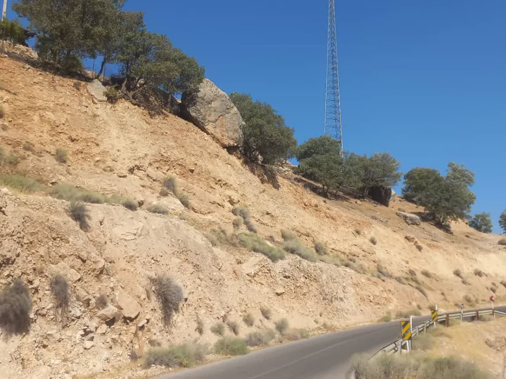 سهراهه جوزستان – معدن برای ایمنسازی پیچ حادثهخیز مسدود شد سهراهه جوزستان – معدن برای ایمنسازی پیچ حادثهخیز مسدود شد