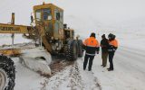 اوج خدمات رسانی راهداران چهارمحال و بختیاری در جاده های برفی استان