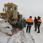 اوج خدمات رسانی زمستانی راهداران در جاده های برفی استان چهارمحال و بختیاری
