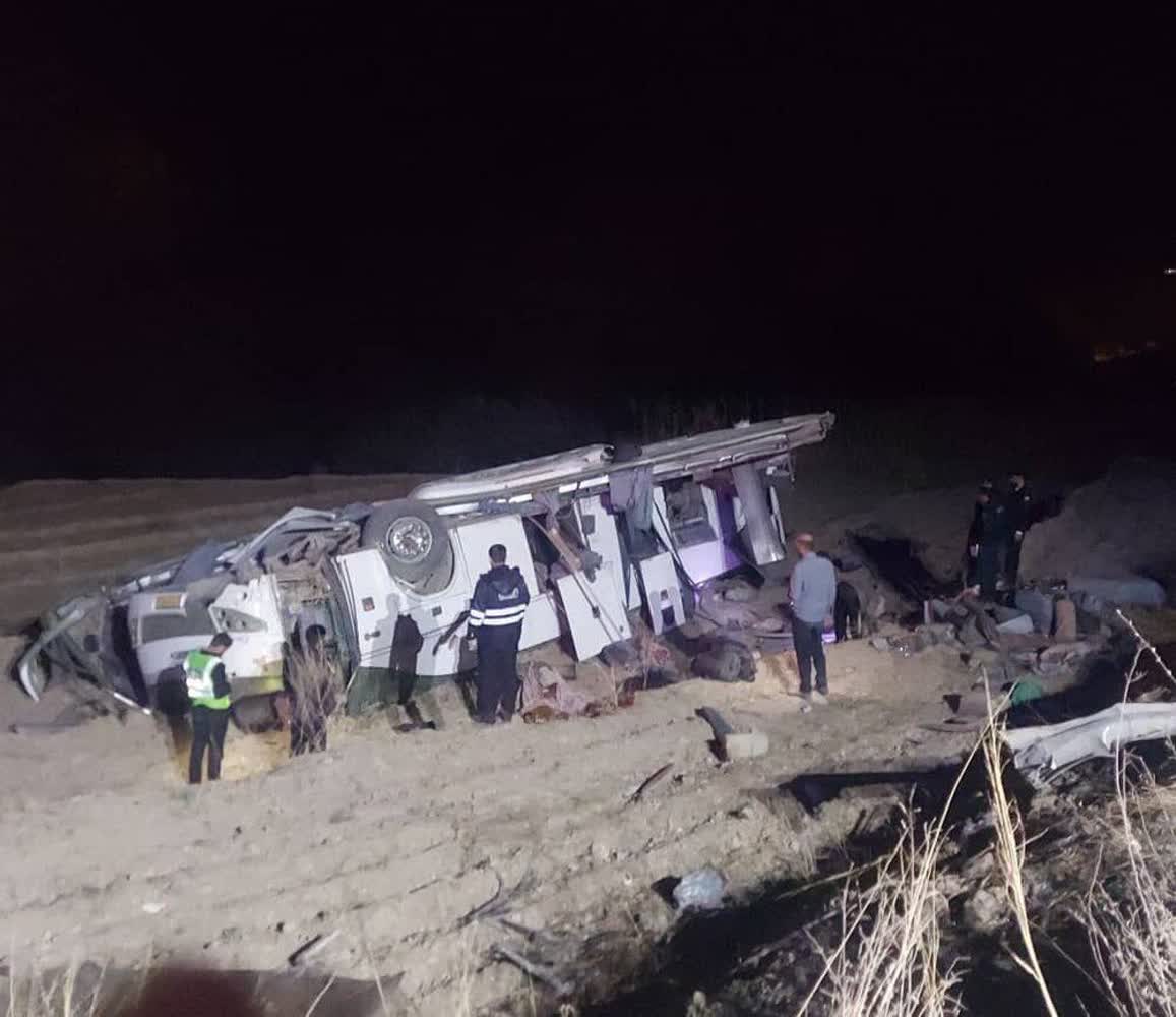 واژگونی یک دستگاه اتوبوس در محور یاسوج اصفهان با ۱۳ مصدوم واژگونی یک دستگاه اتوبوس در محور یاسوج اصفهان با ۱۳ مصدوم