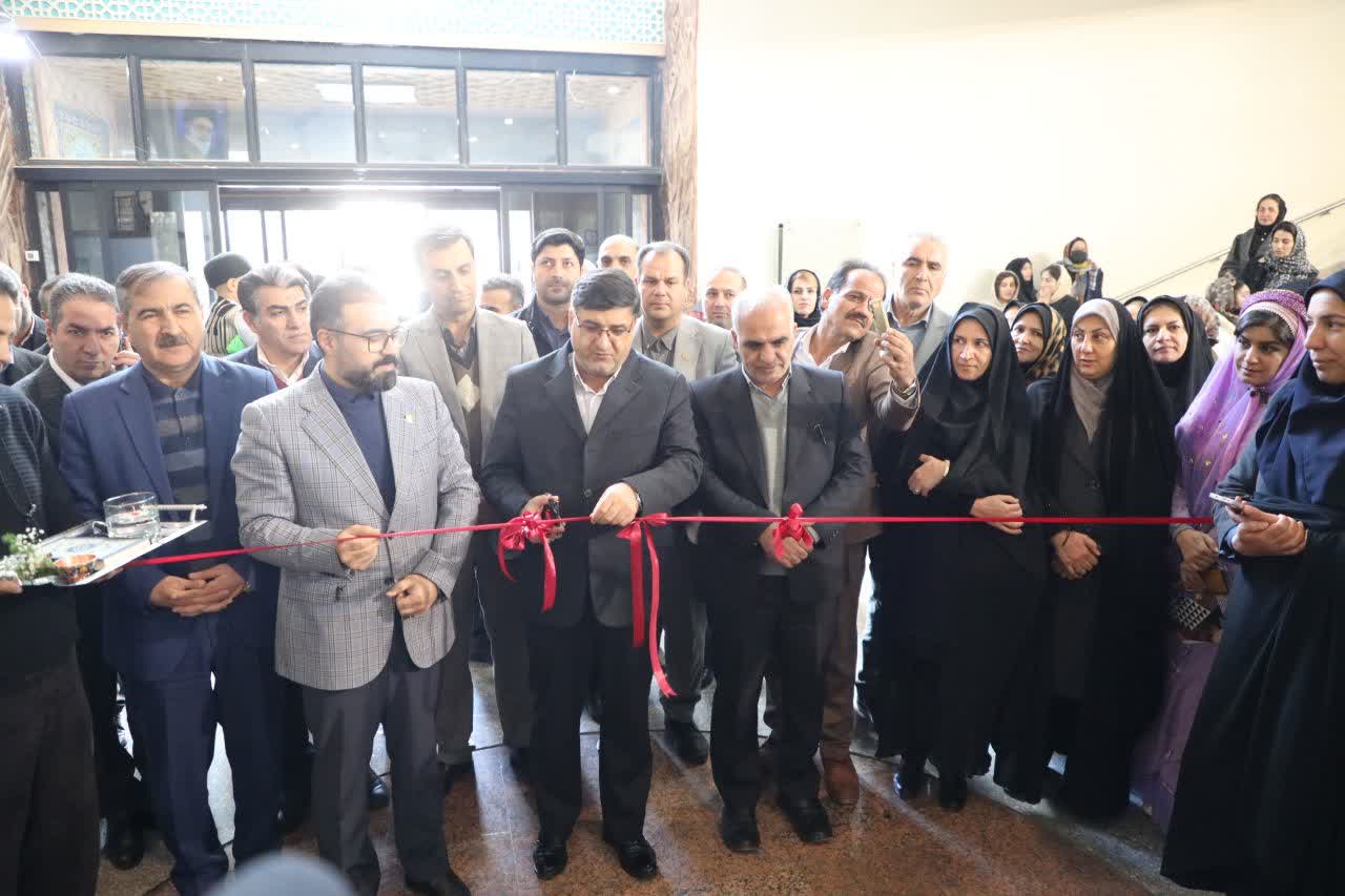 افتتاحیه نمایشگاه مهارت‌آموختگان فنی‌وحرفه‌ای در فرهنگسرای بزرگ شهرکرد