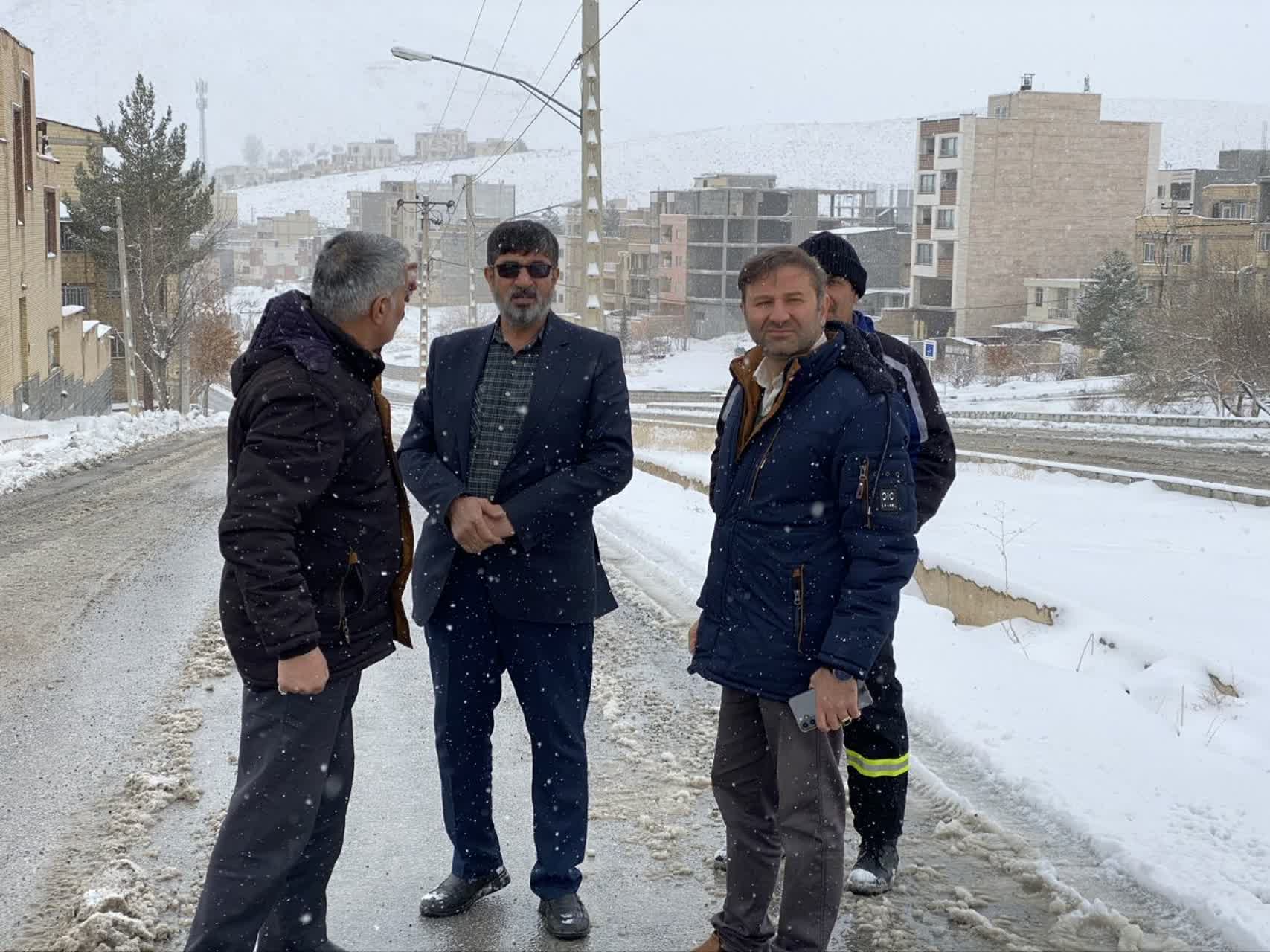 نظارت شهردار و رییس شورای اسلامی شهرکرد بر روند برف روبی خیابان های سطح شهر