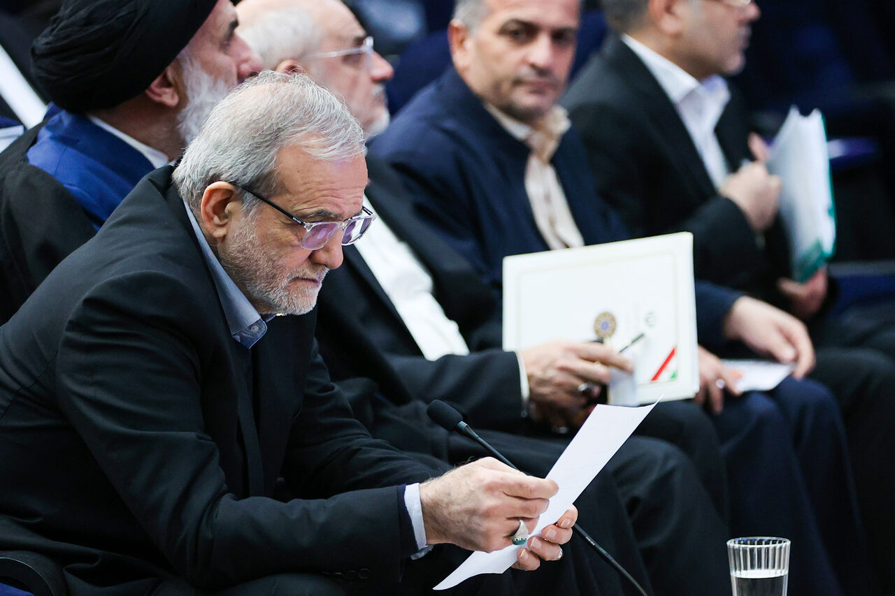 رییس‌جمهور فاز نخست مجتمع گردشگری چغاخور چهارمحال و بختیاری را افتتاح کرد