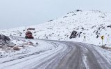 آغاز بارش برف در برخی محورهای چهارمحال و بختیاری / رانندگان زنجیرچرخ همراه داشته باشند