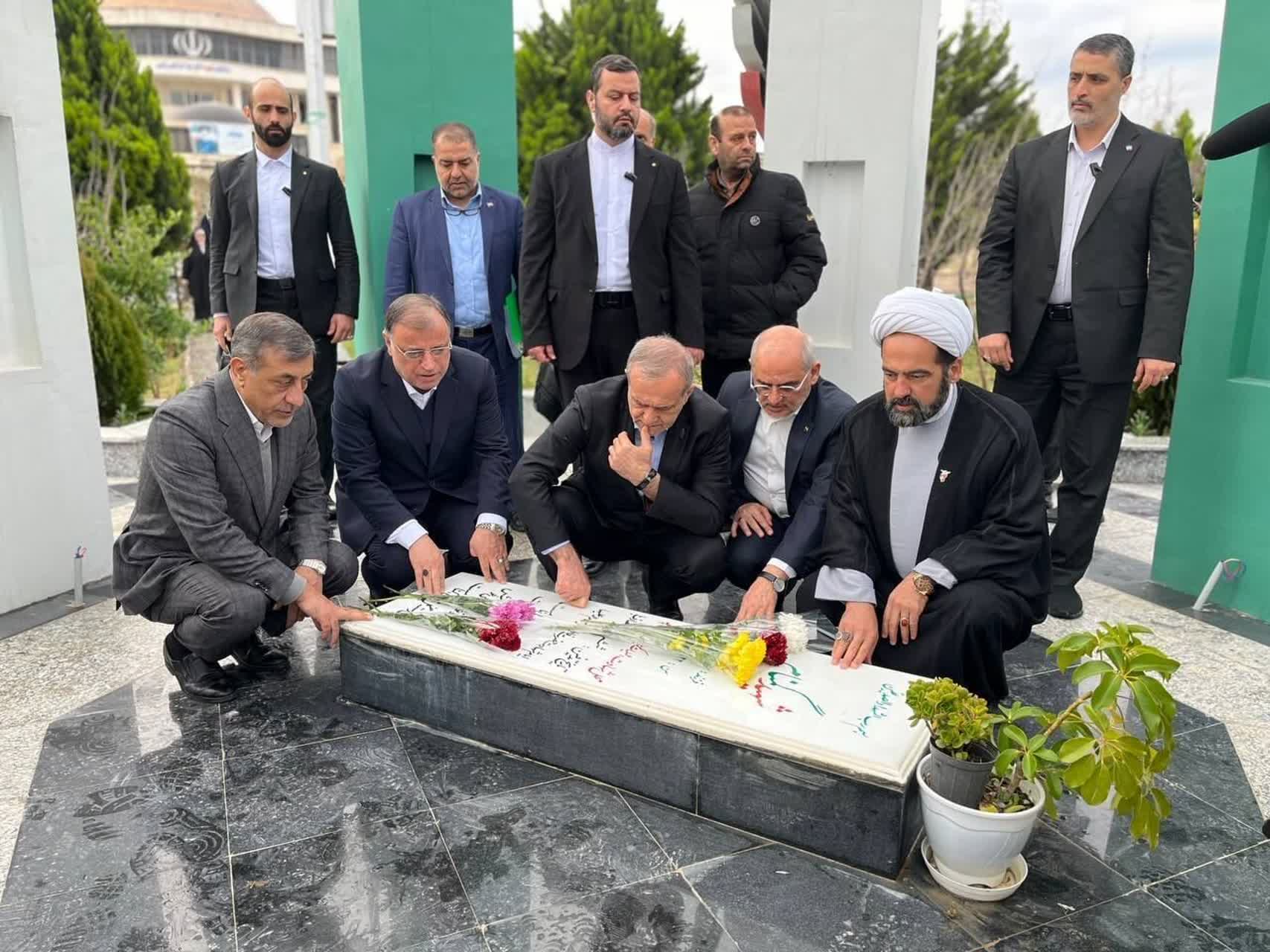 رییس جمهور در هجدهمین سفر خود وارد گلستان شد رییس جمهور در هجدهمین سفر خود وارد گلستان شد