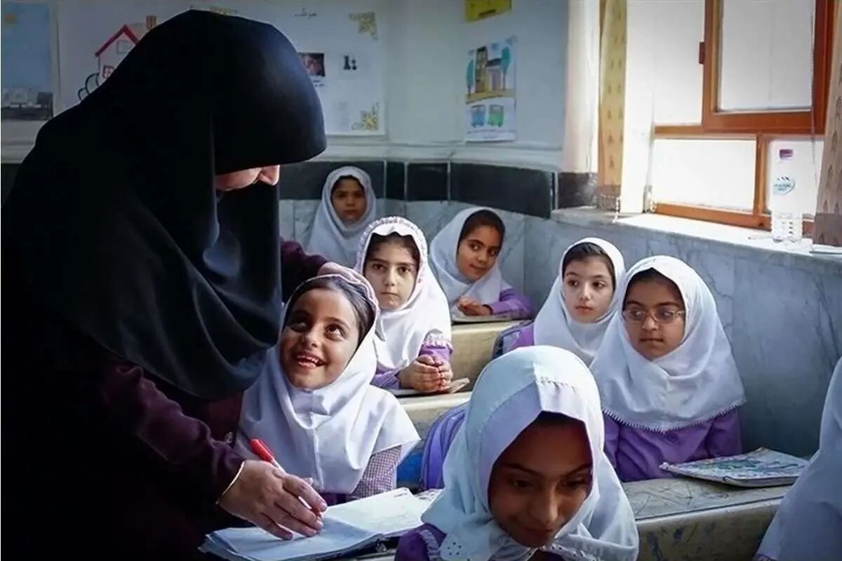 قدردان ۱۵۰ معلم نمونه ملی و استانی در چهارمحال و بختیاری