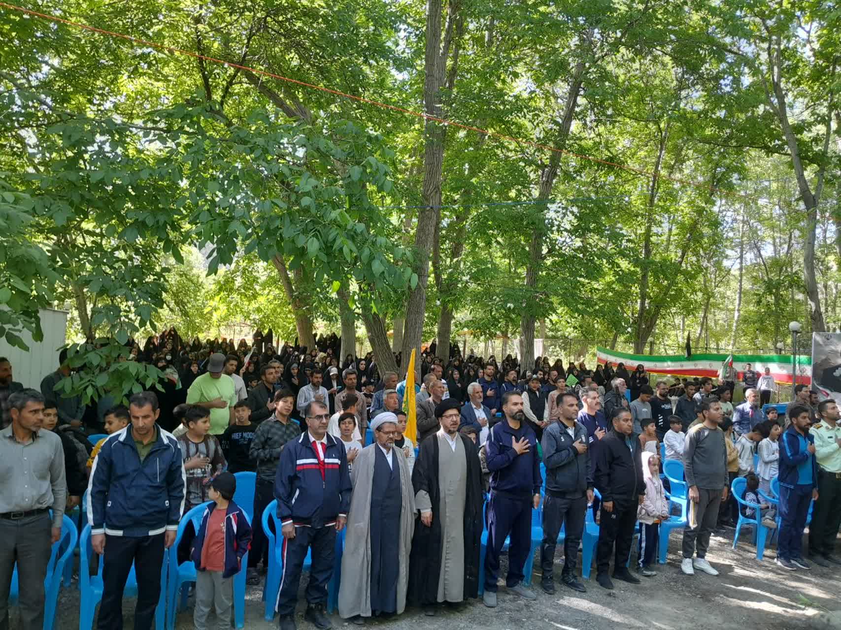 همایش پیاده‌روی خانوادگی در حاشیه زاینده‌رود ( روستاهای مارکده و قوچان) برگزار شد