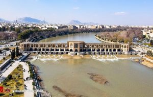 جریان آب زاینده رود در اصفهان جاری می ماند